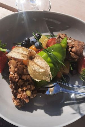 Veganer Dessert mit Koriander Limetten Eis und Weizengras at STRÆND in Hornum