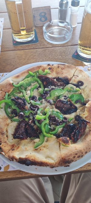 Vegan pizza € 10,90 at Horizon in Zakynthos
