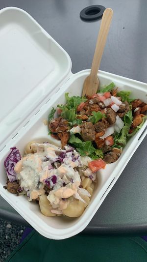 Bacon slaw mac bowl (left) at Plantology in Gainesville