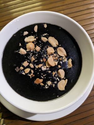 Black sesame dessert at May Trang - White Cloud in Hanoi