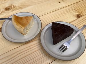 Vegan Chocolate Cake and Vegan Cheesecake at Ska Vi Fika - スカヴィフィーカ in Hirosaki