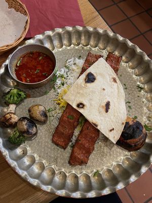 Vegane Hackspieße mit Grillgemüse & persischem Knusperreis   at Zarathustra in Cologne