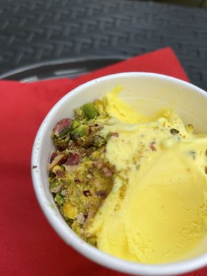 Veganes Safran Eis  at Zarathustra in Cologne