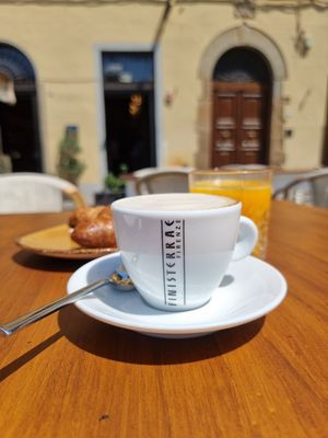Entrance to the bar.
You can choose from bar service where you pay and the pick everything up or table service where the helpful staff will do it all for you. at Finisterrae in Florence