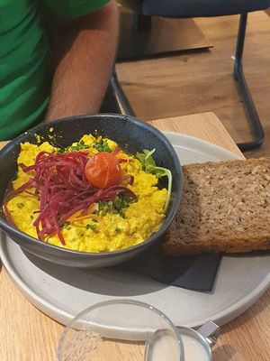 Veganes Rührei (scrambled tofu) at Early Bird in Telfs