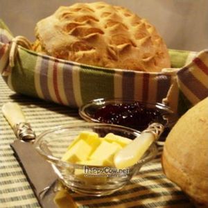 Breakfast in tuscany: Home-baked bread & fruit spread at Tenuta Savorgnano. at Tenuta Savorgnano in Anghiari