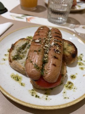 Tiborna de salsicha e tomate  at Dona Tengarrinha in Beja