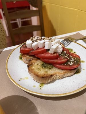 Tiborna de tomate e queijo feta  at Dona Tengarrinha in Beja