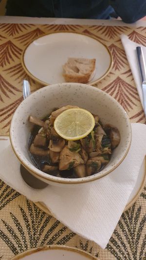 Cogumelos à bulhão pato at Dona Tengarrinha in Beja