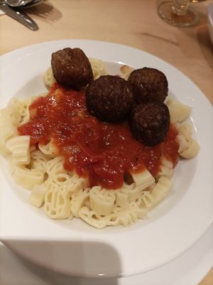 Kinderteller (Nudeln mit Tomatensauce) 1€ + 4 plantbular 1 € at IKEA in Hamburg