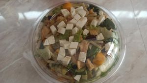 Agrega un aderezo o queso a tu gusto at Ensaladas Paradise in Oaxaca