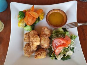 6 pieces of fried coliflower, 250mxd at La Palapa De Marlon in Playa Del Carmen