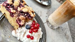 Blueberry Cake and Iced Latte at Esskalation in Bonn