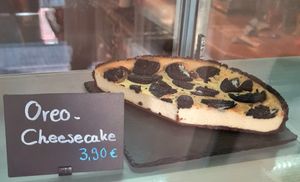 Display of cakes #Veganuary at Esskalation in Bonn