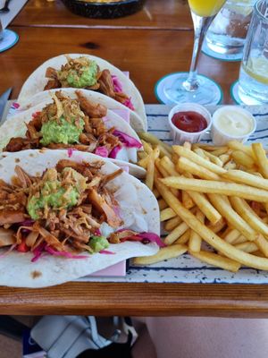 Pulled jackfruit soft tacos at Cafe Mint in Mallorca