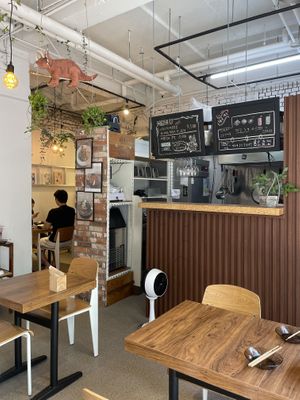 Cozy interior at Little Gangster - 리틀갱스터 in Seoul