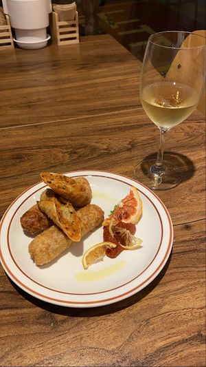 8000 for 1 dish! Dinner special 15000(side dish + red-wine glass) at Little Gangster - 리틀갱스터 in Seoul