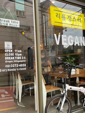 Outside of restaurant at Little Gangster - 리틀갱스터 in Seoul