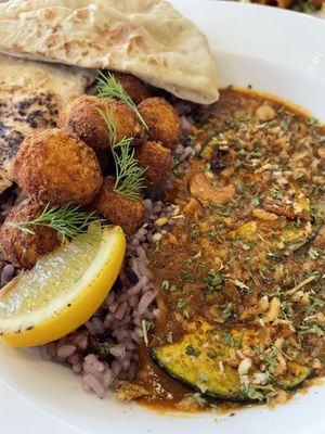 Red Curry - Naan and chickpea croquettes   at Little Gangster - 리틀갱스터 in Seoul