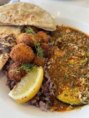 Red Curry - Naan and chickpea croquettes 10/10  at Little Gangster - 리틀갱스터 in Seoul