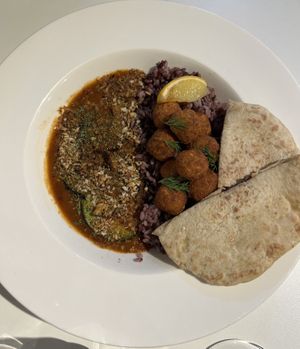 Thai red curry with chickpeas balls and pita bread  at Little Gangster - 리틀갱스터 in Seoul