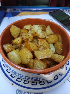 Patatas al horno at Gyrosteria Yannis - Centro Città in Bari