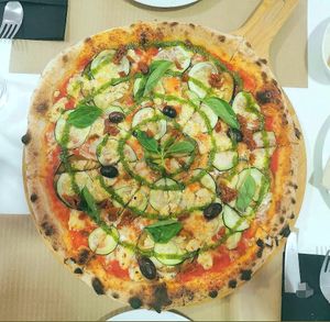 Pizza de la temporada at Isla Pizza in Tenerife