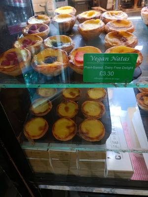 Clearly labelled vegan pastel de nata at Café de Nata in South West London