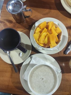 Oatmeal and fruit at Pop's in San Ignacio