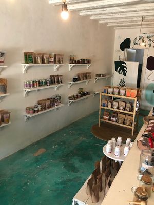 Small shop with organic products at Com Amor in Holbox