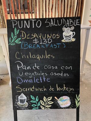 Blackboard with changing dishes at Com Amor in Holbox