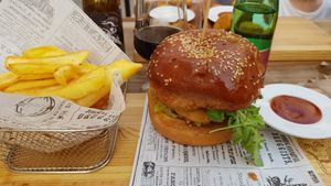 Veggie burger eith chickpeas, fried onion rings and rocket salad. at Agrippina Street Food in Pula