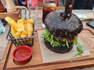 Vegan zucchini falafel burger at Agrippina Street Food in Pula