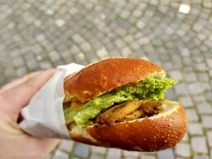 Planted chicken sandwich at Brezelkönig in Morges