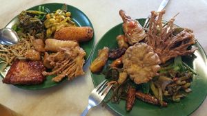 Fried appetizers  at Sri Ananda Bahwan (Pure Vegetarian) - Georgetown in Penang