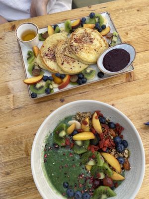 Vegan pancakes & smoothie bowl   at Feel Green in Split