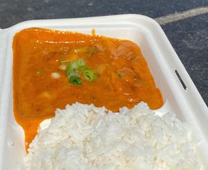 Yellow Curry + Rice (13€) at Také in Ghent