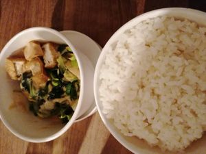 Sticky rice and small salade at Také in Ghent