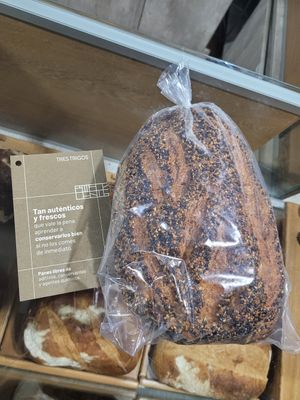 sourdough "andino" bread #Veganuary at Tres Trigos - Laboratorio de Pan in Medellin