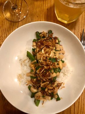 Vainas salteada, crema de cacahuetes y arroz  at Orburu Taberna in San Sebastian