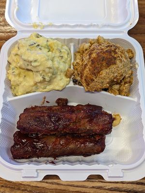 Potato salad, "seafood" Mac, and ribs at Dodah's Kitchen - Mount Rainier in Mount Rainier