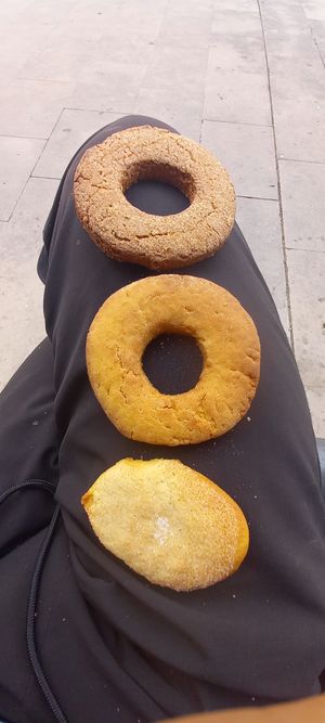 Integral, cinnamon in the centrer and usual down the best for me at Romeo Panaderia in Navarra