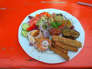 The vegan Brotzeitteller. It is a plate with alternatives for typical German dishes (Obatzda,  Zwiebelmett), dips, fried vegetable sticks, salad and bread. Very tasty at Gasthaus Hoh in Memmelsdorf