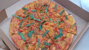 Veggie lite pizza 😋 at Vegan Pizzeria in San Juan