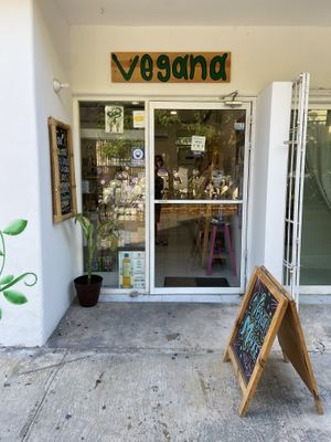 The beautiful shop on the outside ⭐️ at Diosa Vegana in Playa Del Carmen