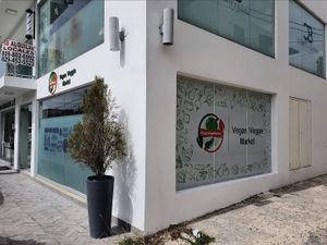 Lateral store view at Yosoy Vegetariano in Santo Domingo