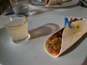 Taco de heura con mini cóctel de margarita at Luleå in Alicante