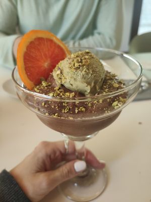 Mousse de castañas con helado de pistacho 😚👌 at Luleå in Alicante