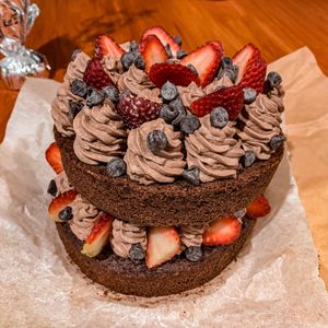 2 layer, 6 inch cake  at Conscious Cakery in Maroochydore