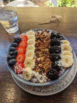 Vegan acai smoothie bowl at Republica in Karlovy Vary
